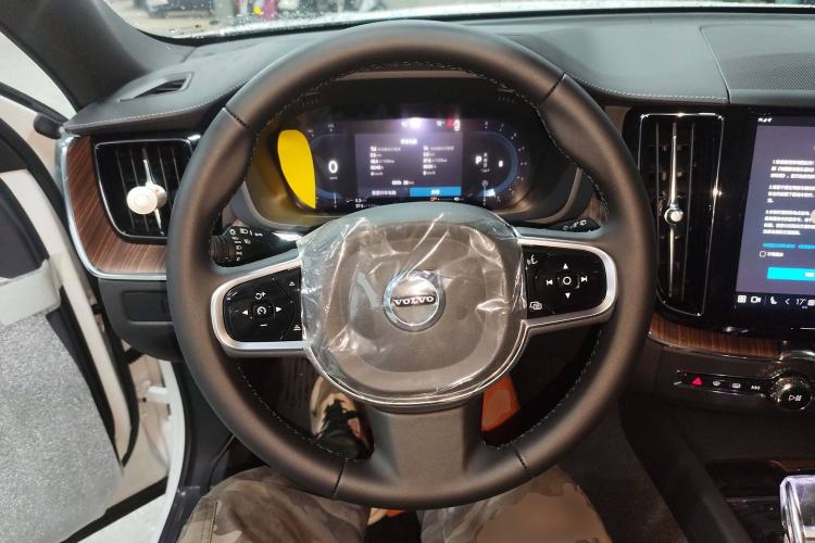 Used Volvo XC60 2025 B5 Four-Wheel Drive Smart & Advanced Luxury Edition Steering Wheel