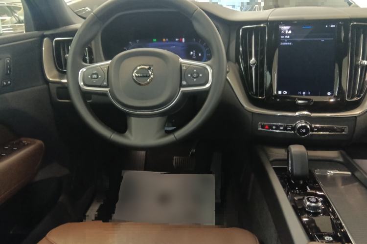 Used Volvo XC60 2025 B5 4x4 Smart Luxury Edition Steering Wheel