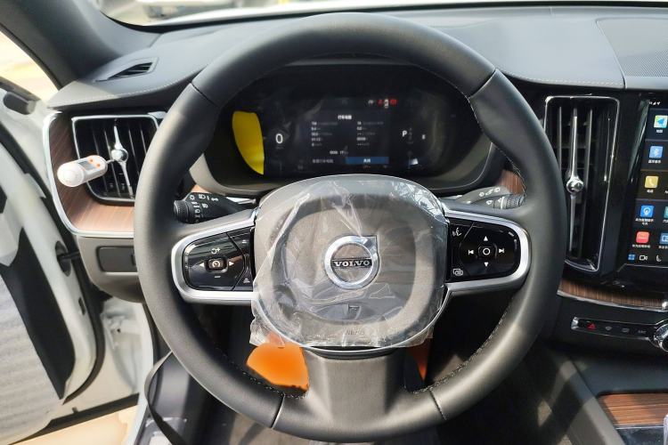 Used Volvo XC60 2025 B5 Four-Wheel Drive Smart & Advanced Luxury Edition Steering Wheel