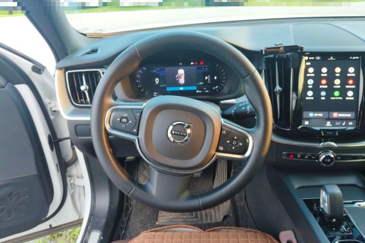 Used Volvo XC60 2025 B5 4x4 Smart Luxury Edition Steering Wheel