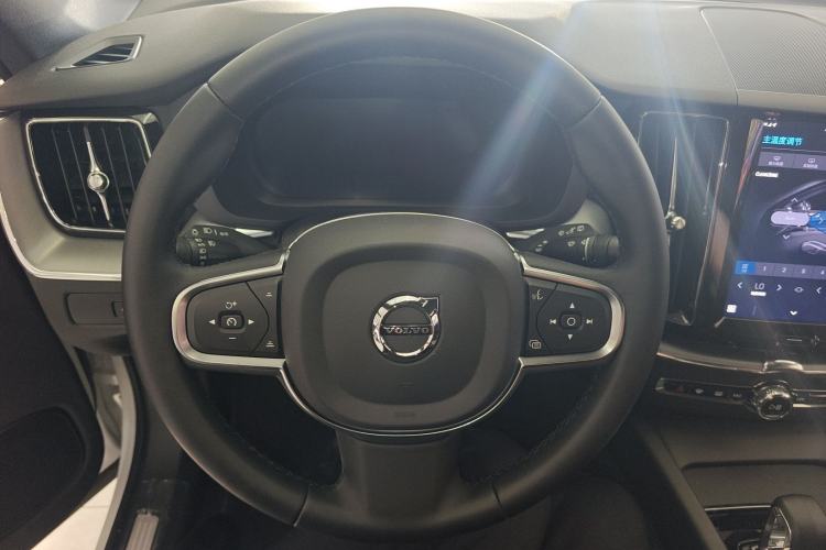 Used Volvo XC60 2025 B5 4x4 Smart Luxury Edition Steering Wheel