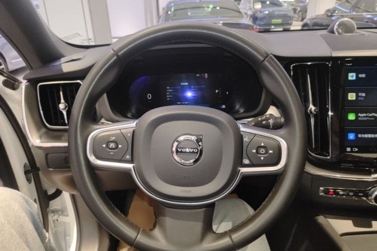 Used Volvo XC60 2025 B5 4x4 Smart Luxury Edition Steering Wheel