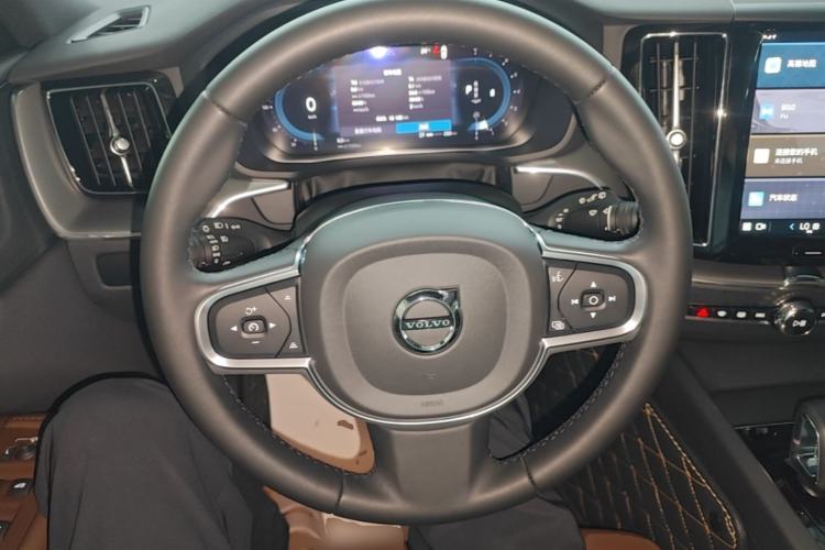 Used Volvo XC60 2025 B5 4x4 Smart Luxury Edition Steering Wheel