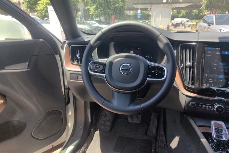Used Volvo XC60 2025 B5 Four-Wheel Drive Smart & Advanced Luxury Edition Steering Wheel