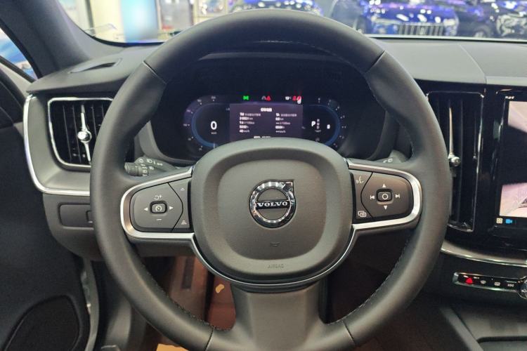 Used Volvo XC60 2025 B5 4x4 Smart Luxury Edition Steering Wheel