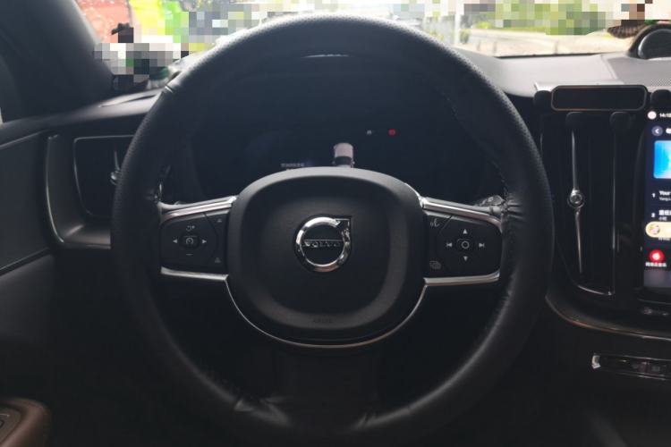 Used Volvo XC60 2025 B5 4x4 Smart Luxury Edition Steering Wheel