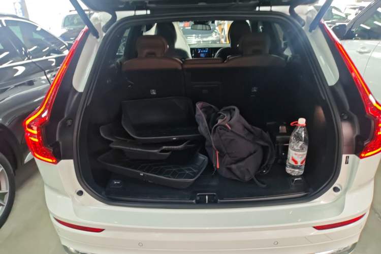 Used Volvo XC60 2025 B5 4x4 Smart Luxury Edition Trunk