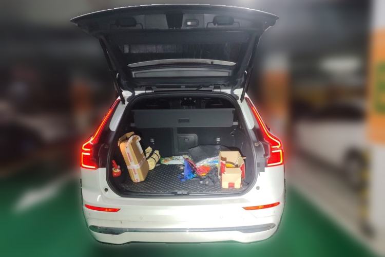 Used Volvo XC60 2025 B5 4x4 Smart Luxury Edition Trunk
