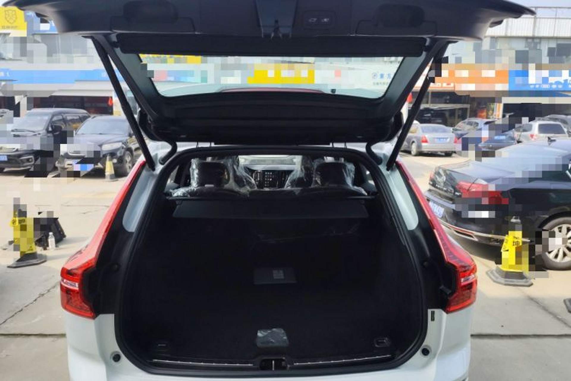Used Volvo XC60 2025 B5 Four-Wheel Drive Smart & Advanced Luxury Edition Trunk