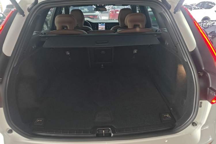 Used Volvo XC60 2025 B5 4x4 Smart Luxury Edition Trunk