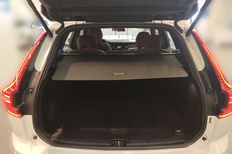 Used Volvo XC60 2025 B5 4x4 Smart Luxury Edition Trunk