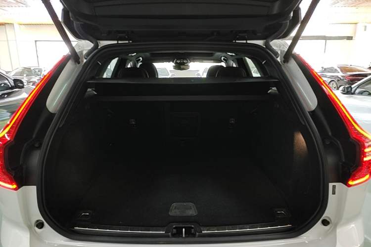 Used Volvo XC60 2025 B5 Four-Wheel Drive Smart & Advanced Luxury Edition Trunk