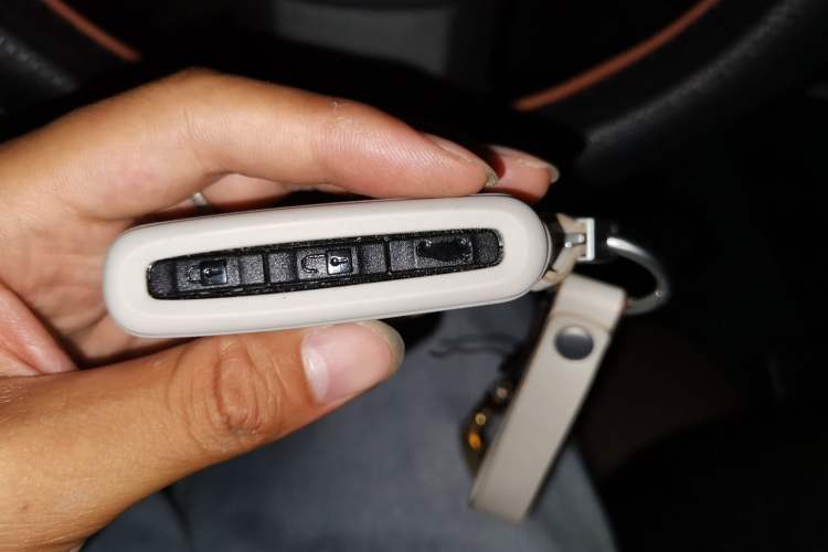 Used Volvo XC60 2025 B5 4x4 Smart Luxury Edition Vehicle Key