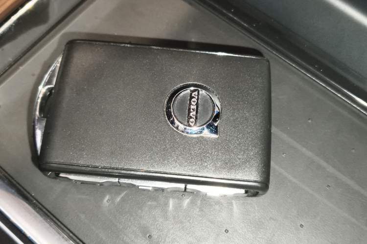 Used Volvo XC60 2025 B5 Four-Wheel Drive Smart & Advanced Luxury Edition Vehicle Key