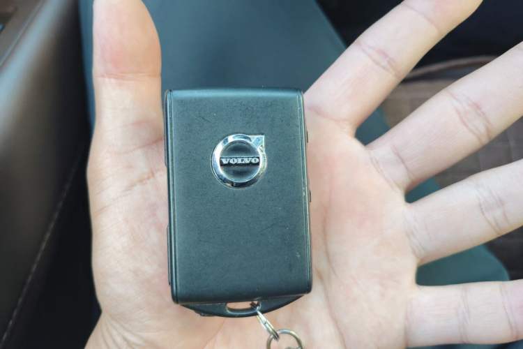 Used Volvo XC60 2025 B5 4x4 Smart Luxury Edition Vehicle Key