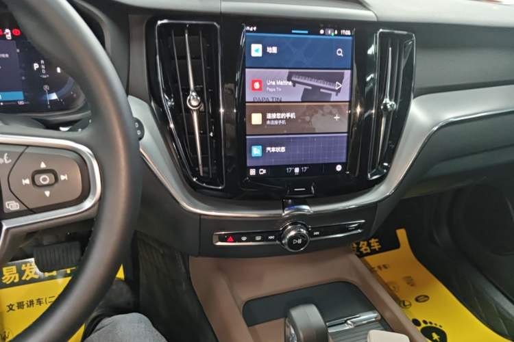 Used Volvo XC60 2025 B5 4x4 Smart Luxury Edition Audio And AC Panel
