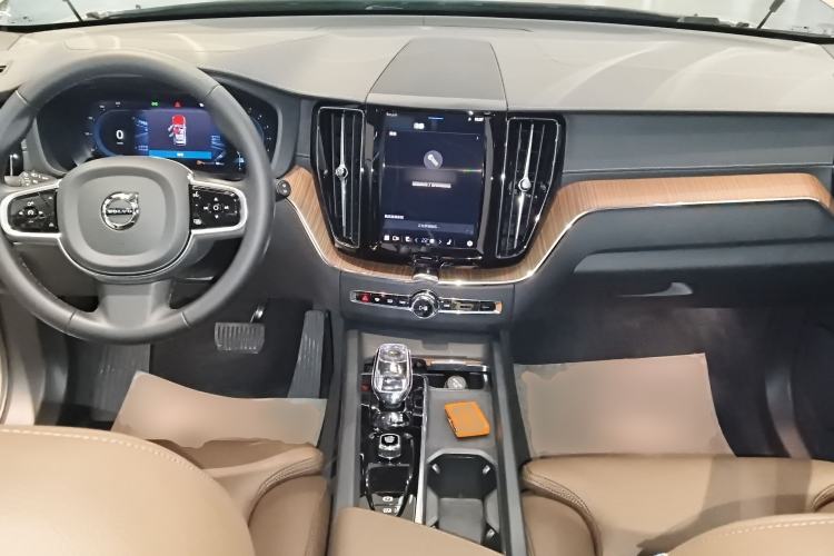 Used Volvo XC60 2025 B5 Four-Wheel Drive Smart & Advanced Luxury Edition Center Console