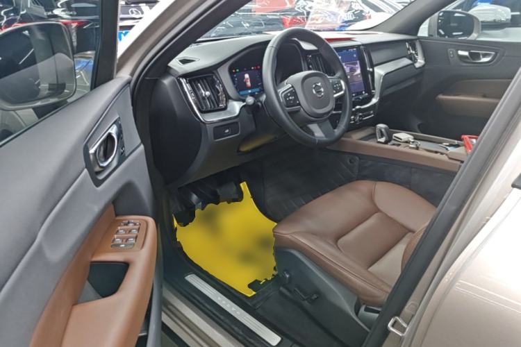 Used Volvo XC60 2025 B5 4x4 Smart Luxury Edition Driver Seat