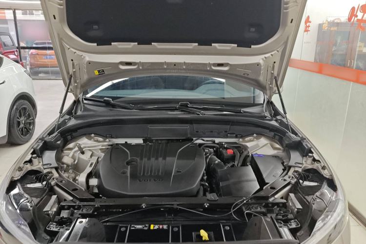 Used Volvo XC60 2025 B5 Four-Wheel Drive Smart & Advanced Luxury Edition Engine Bay