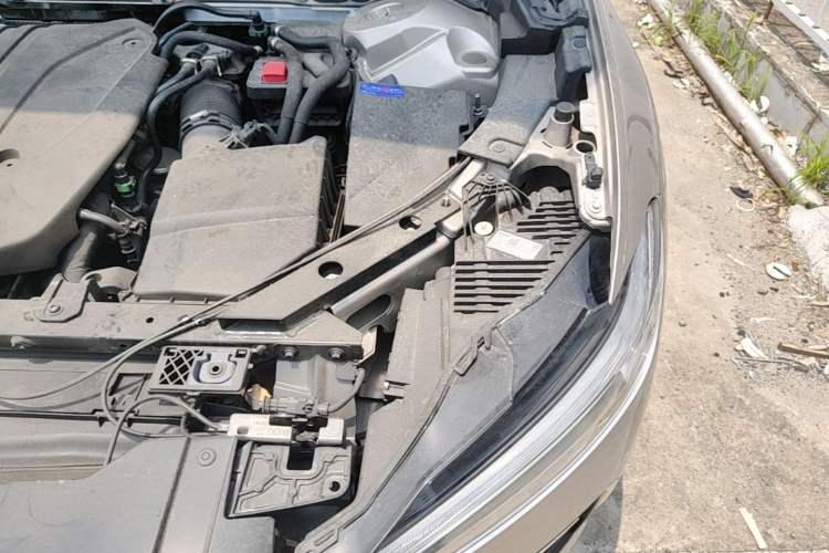 Used Volvo XC60 2025 B5 4x4 Smart Luxury Edition Engine Bay Left