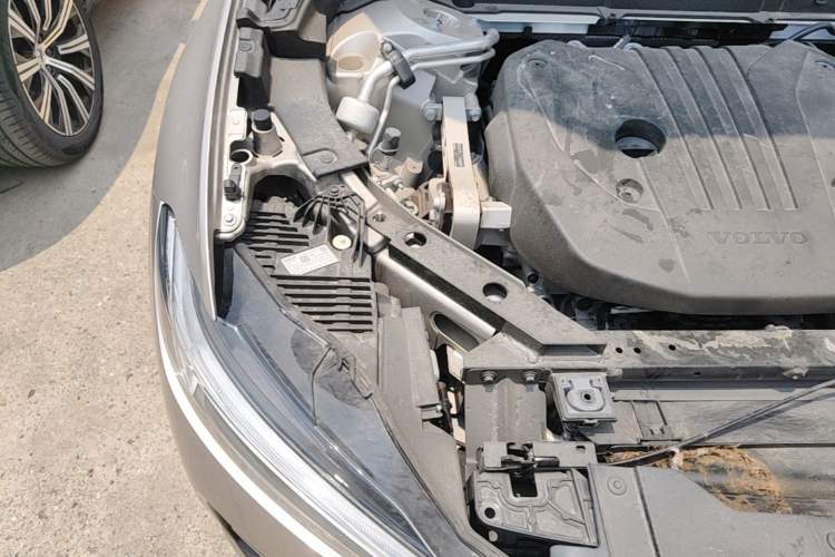 Used Volvo XC60 2025 B5 4x4 Smart Luxury Edition Engine Bay Right