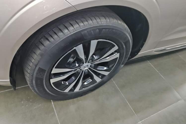 Used Volvo XC60 2025 B5 4x4 Smart Luxury Edition Exterior 1