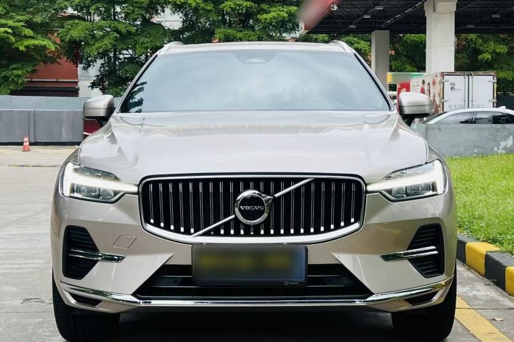 Used Volvo XC60 2025 B5 4x4 Smart Luxury Edition Exterior 4