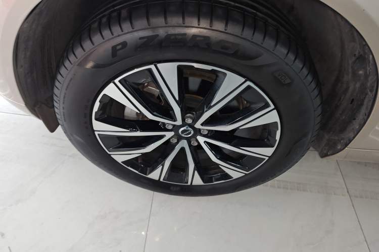 Used Volvo XC60 2025 B5 Four-Wheel Drive Smart & Advanced Luxury Edition Exterior 7