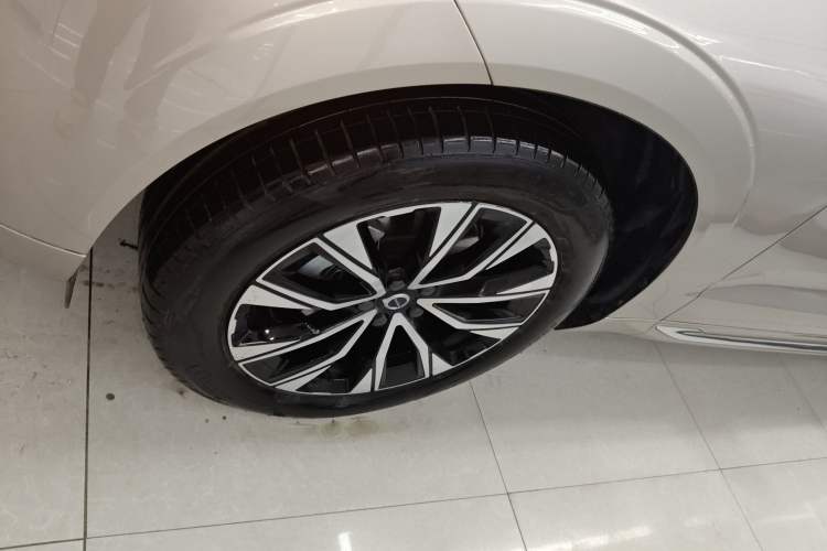 Used Volvo XC60 2025 B5 Four-Wheel Drive Smart & Advanced Luxury Edition Exterior 7