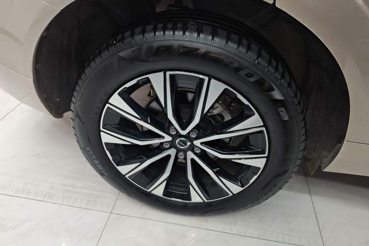 Used Volvo XC60 2025 B5 Four-Wheel Drive Smart & Advanced Luxury Edition Exterior 8