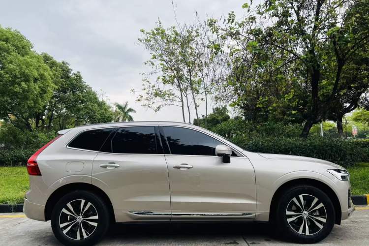 Used Volvo XC60 2025 B5 4x4 Smart Luxury Edition Exterior 8