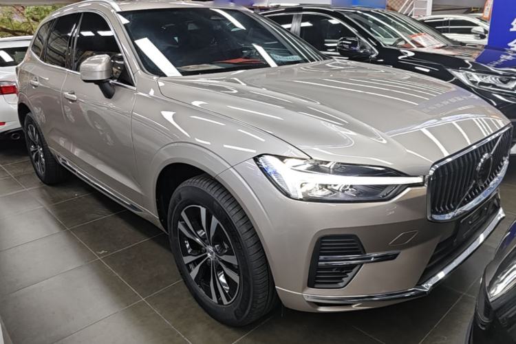 Used Volvo XC60 2025 B5 4x4 Smart Luxury Edition Front Right 45 Deg