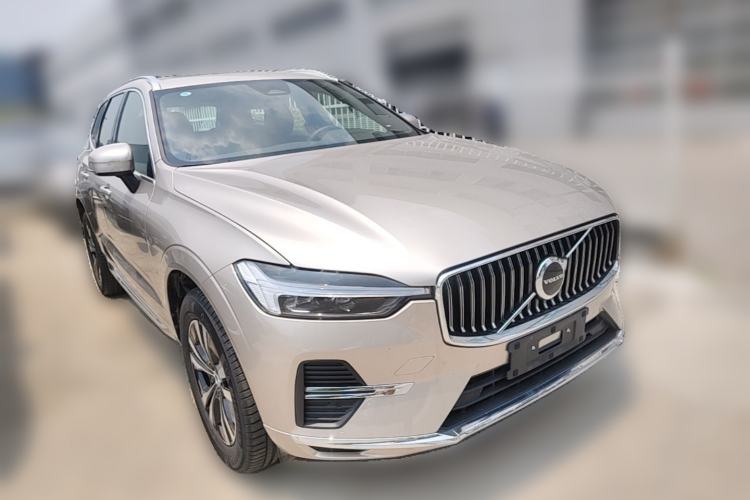 Used Volvo XC60 2025 B5 4x4 Smart Luxury Edition Front Right 45 Deg