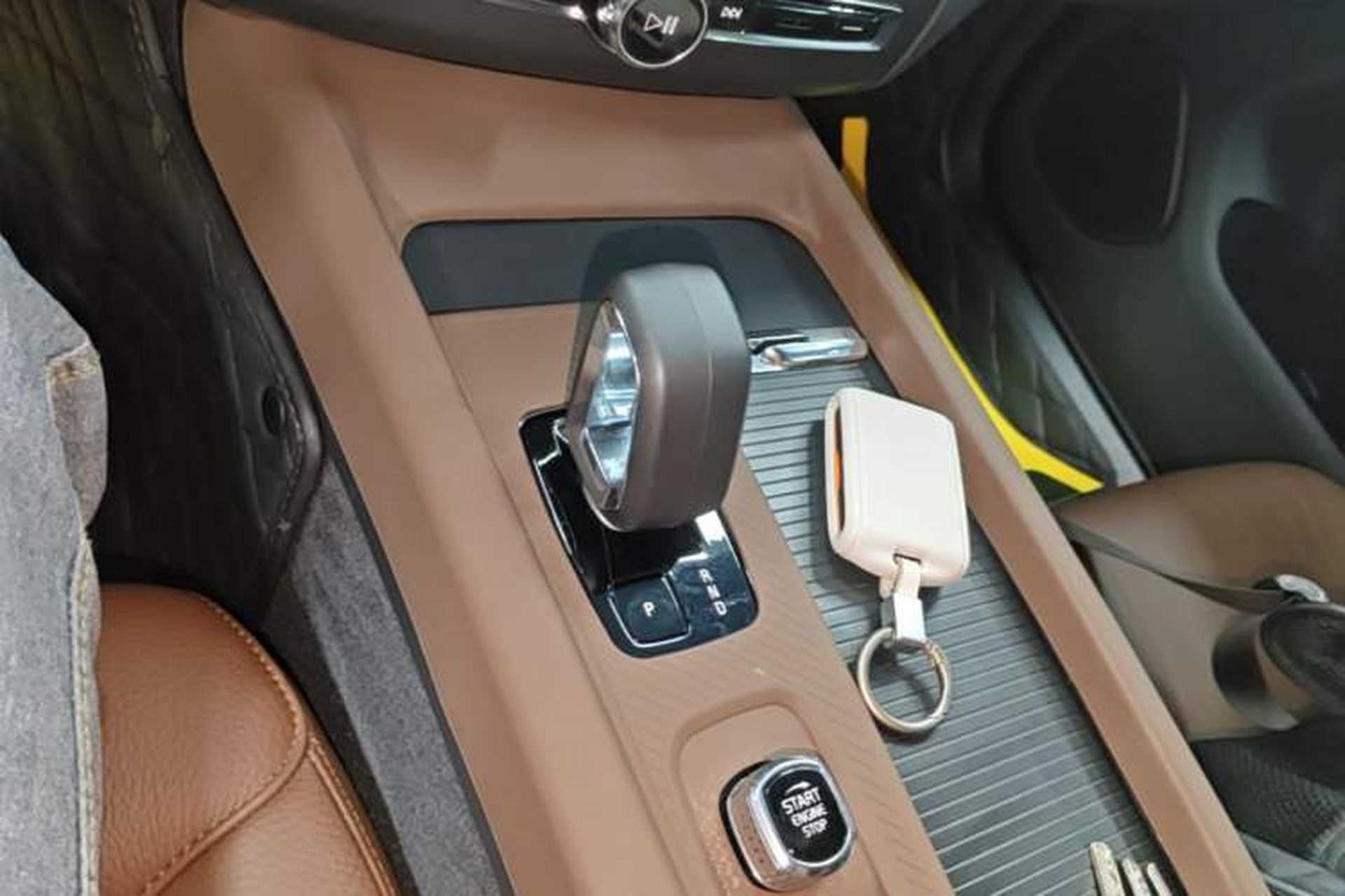 Used Volvo XC60 2025 B5 4x4 Smart Luxury Edition Gear Lever