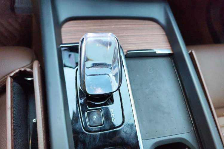 Used Volvo XC60 2025 B5 Four-Wheel Drive Smart & Advanced Luxury Edition Gear Lever