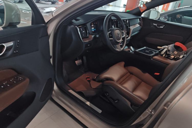Used Volvo XC60 2025 B5 Four-Wheel Drive Smart & Advanced Luxury Edition Interior 3