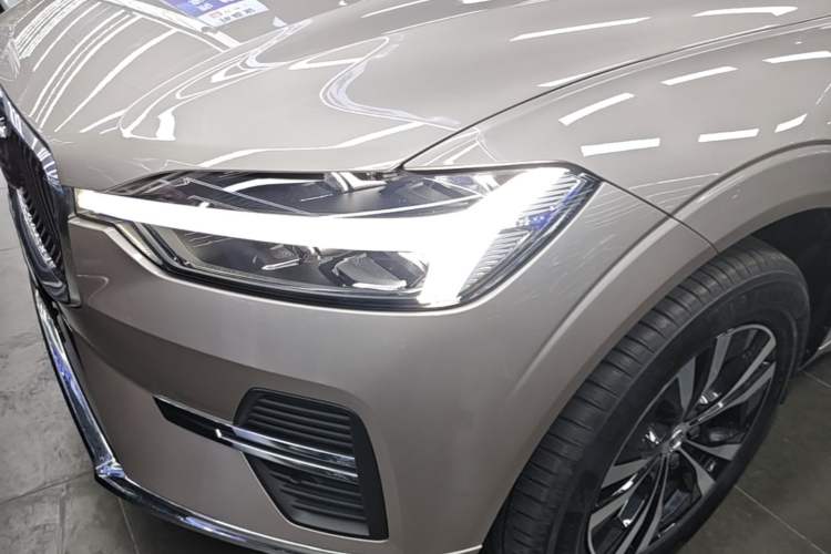 Used Volvo XC60 2025 B5 4x4 Smart Luxury Edition Left Front Headlight