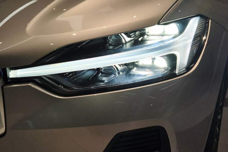 Used Volvo XC60 2025 B5 Four-Wheel Drive Smart & Advanced Luxury Edition Left Front Headlight