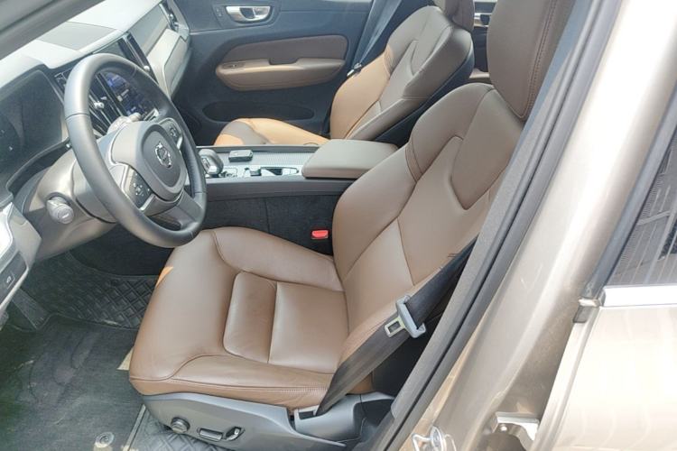Used Volvo XC60 2025 B5 4x4 Smart Luxury Edition Left Front Seat