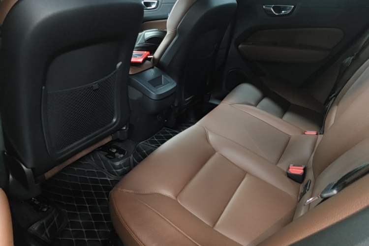 Used Volvo XC60 2025 B5 4x4 Smart Luxury Edition Left Rear Seat