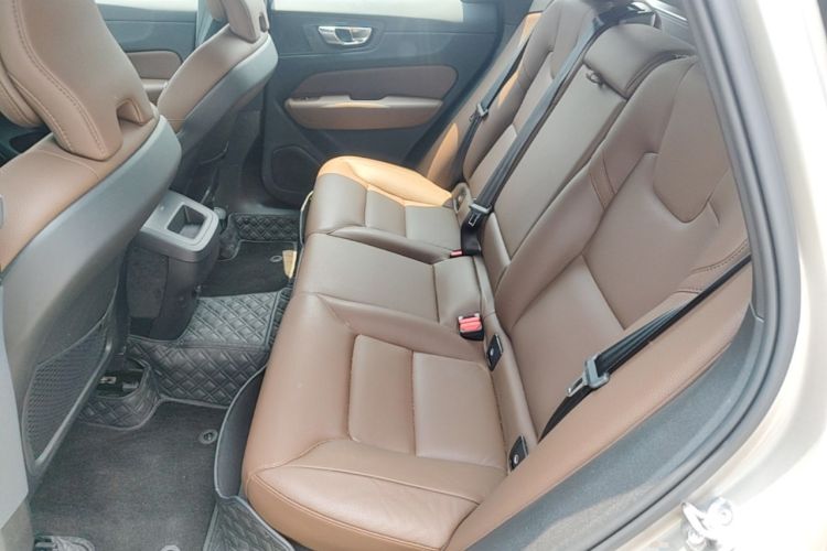 Used Volvo XC60 2025 B5 4x4 Smart Luxury Edition Left Rear Seat