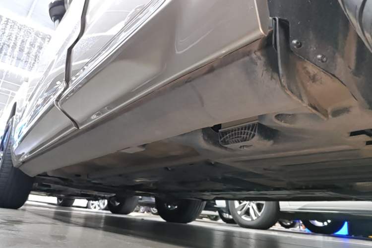 Used Volvo XC60 2025 B5 4x4 Smart Luxury Edition Left Side Sill