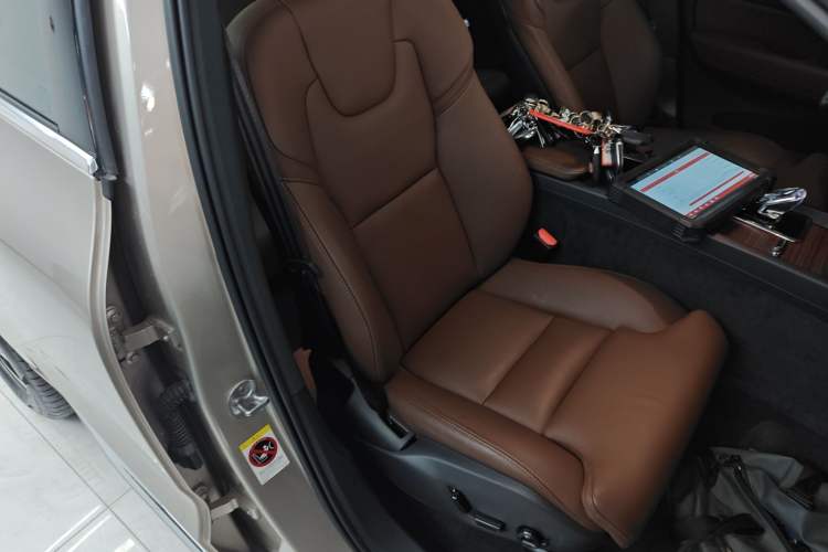 Used Volvo XC60 2025 B5 Four-Wheel Drive Smart & Advanced Luxury Edition Right Front Seat