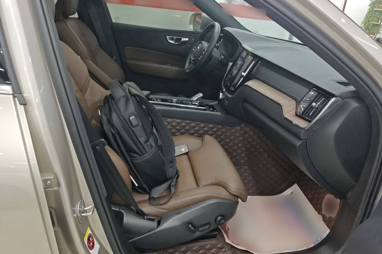 Used Volvo XC60 2025 B5 Four-Wheel Drive Smart & Advanced Luxury Edition Right Front Seat