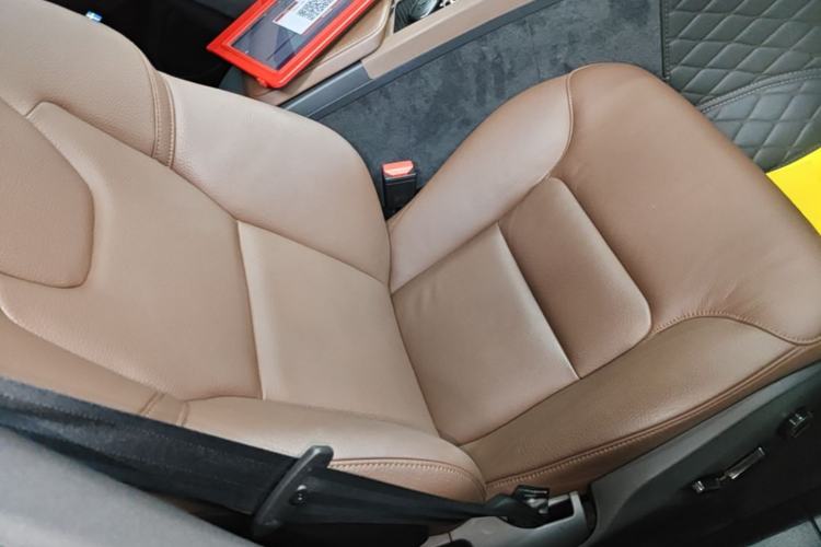 Used Volvo XC60 2025 B5 4x4 Smart Luxury Edition Right Front Seat