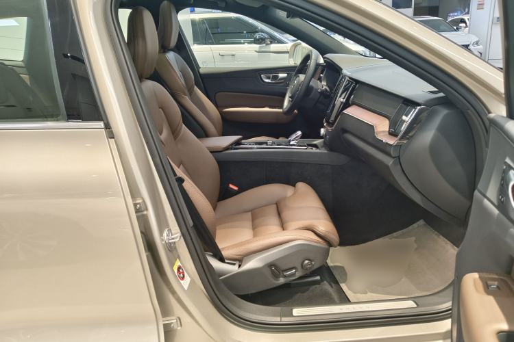 Used Volvo XC60 2025 B5 Four-Wheel Drive Smart & Advanced Luxury Edition Right Front Seat