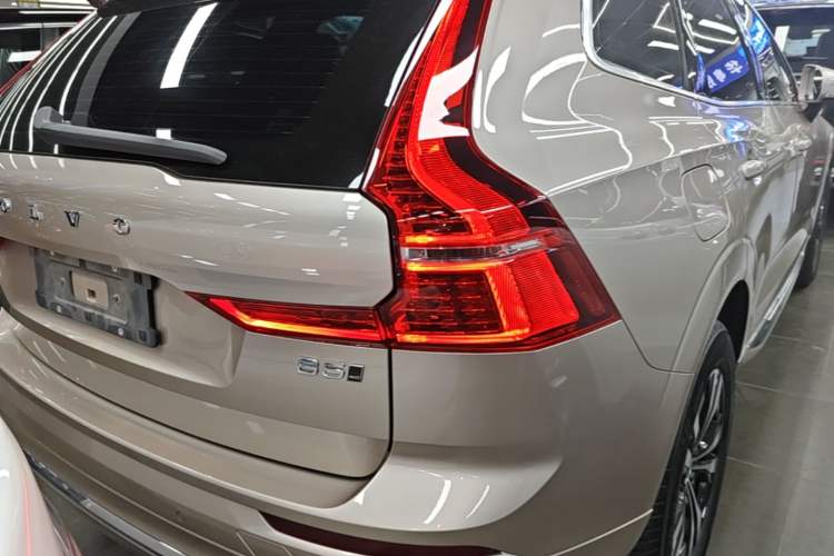 Used Volvo XC60 2025 B5 4x4 Smart Luxury Edition Right Rear Taillight