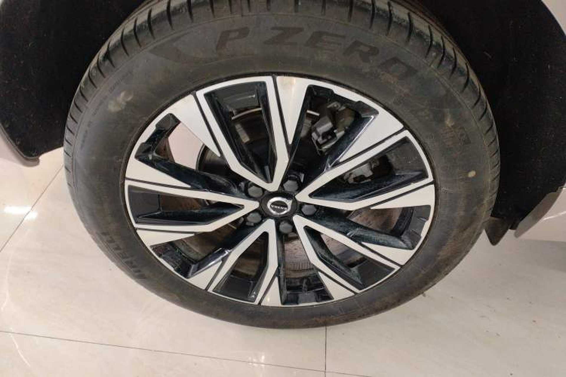 Used Volvo XC60 2025 B5 Four-Wheel Drive Smart & Advanced Luxury Edition Right Rear Wheel Hub