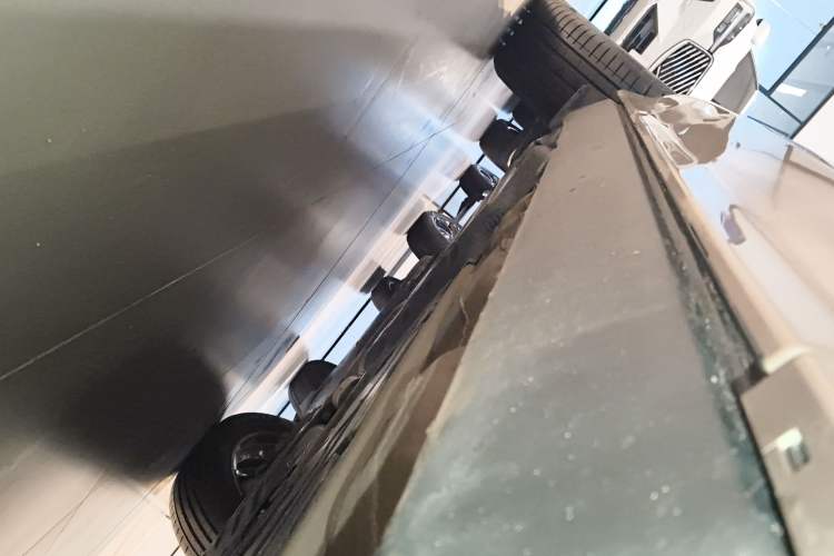 Used Volvo XC60 2025 B5 Four-Wheel Drive Smart & Advanced Luxury Edition Right Side Sill