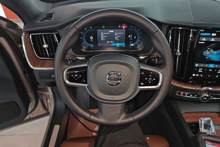 Used Volvo XC60 2025 B5 Four-Wheel Drive Smart & Advanced Luxury Edition Steering Wheel